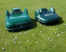 Golf topu toplayan robot